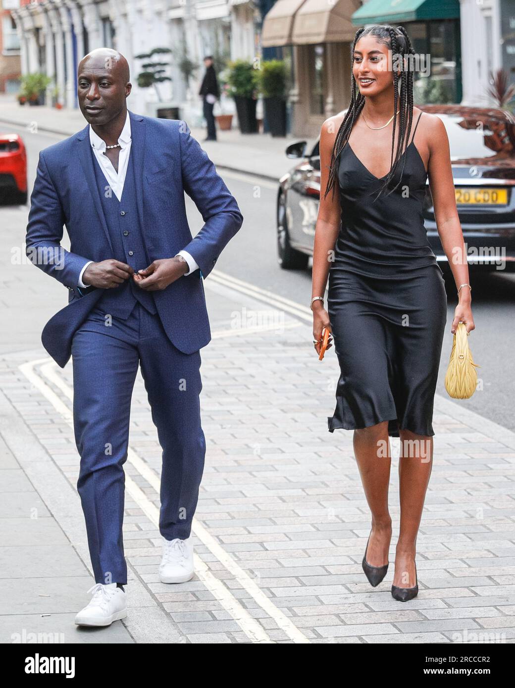 Londres, Royaume-Uni. 13 juillet 2023. Ozwald Boateng, créateur de mode britannique, avec sa fille Emilia Boateng. Mannequins, célébrités et invités arrivent au Vogue britannique et à la fête d'été d'autoportrait. Edward Enninful OBE, rédacteur en chef de British Vogue, organise un événement avec Han Chong, fondateur et directeur créatif d'autoportrait, ainsi que la mannequin Emily Ratajkowski pour célébrer la créativité britannique. Crédit : Imageplotter/Alamy Live News Banque D'Images