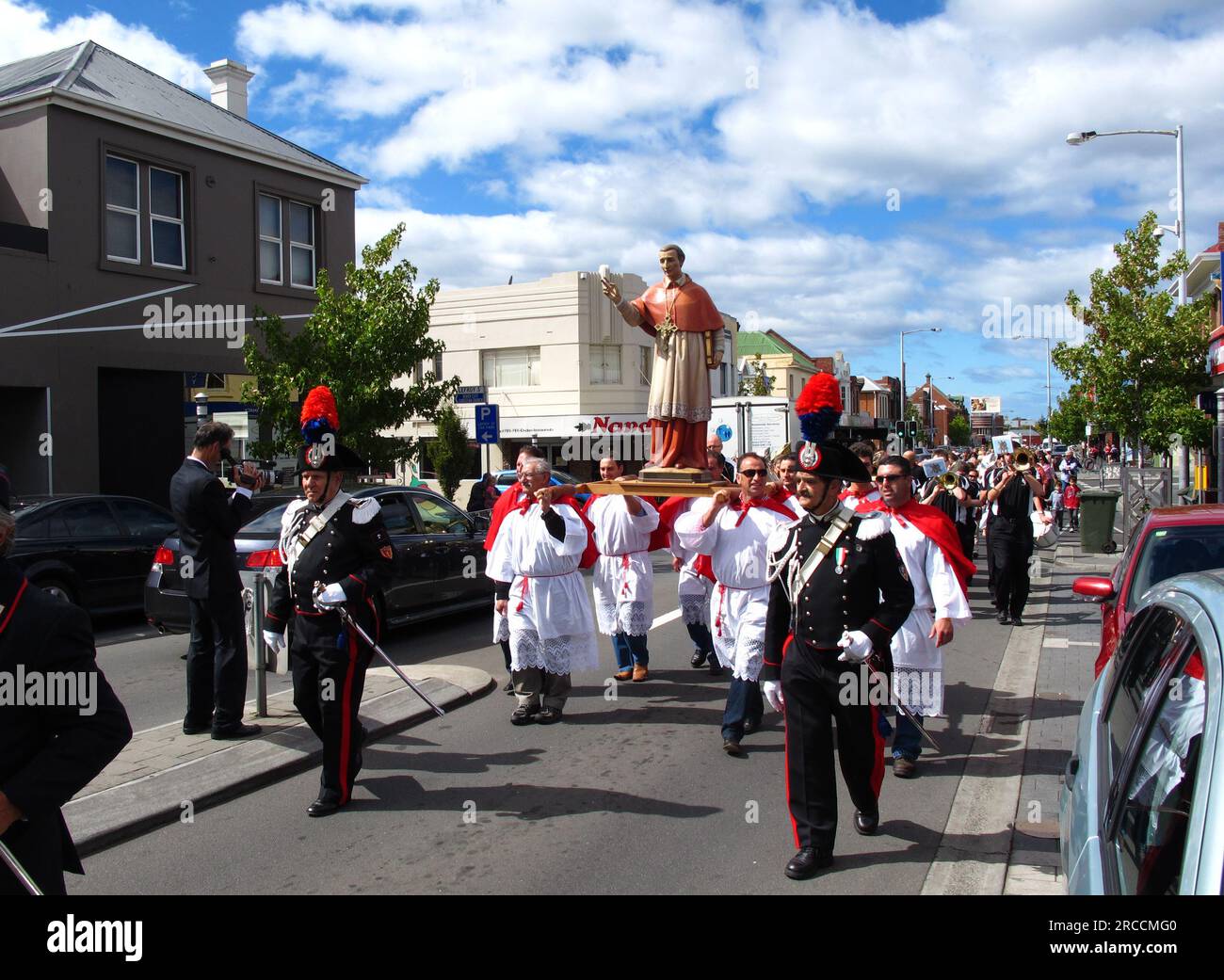 Procession du festival communautaire italien à Elizabeth Street, North Hobart, Tasmanie Banque D'Images