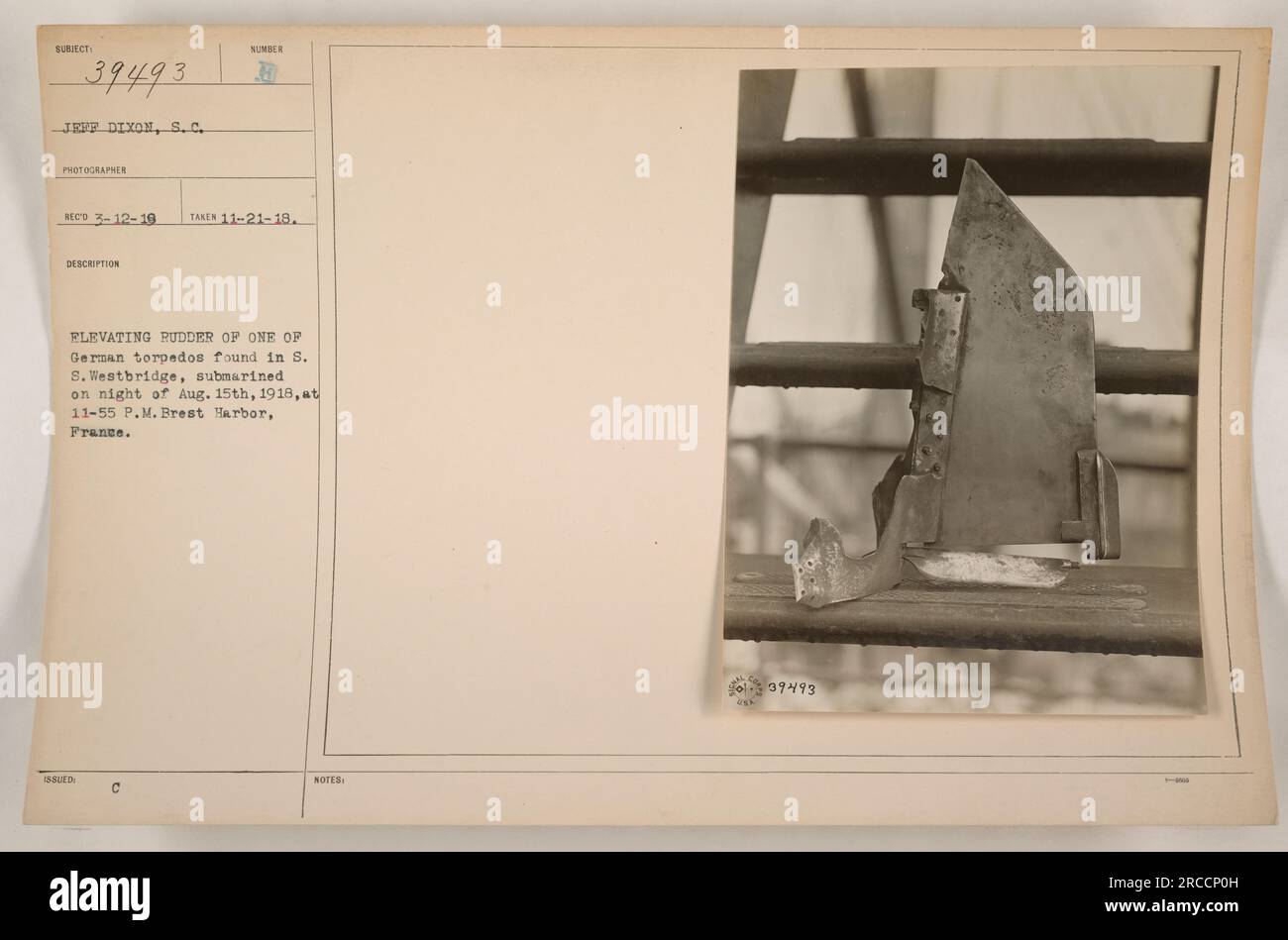 Torpille allemande hissée du S.S. Westbridge, qui a été coulé par un sous-marin le 15 août 1918 à 11:55 HEURES Port de Brest, France. Photo prise par le photographe Jeff Dixon le 21 novembre 1918. (ID : 111-SC-39493) Banque D'Images