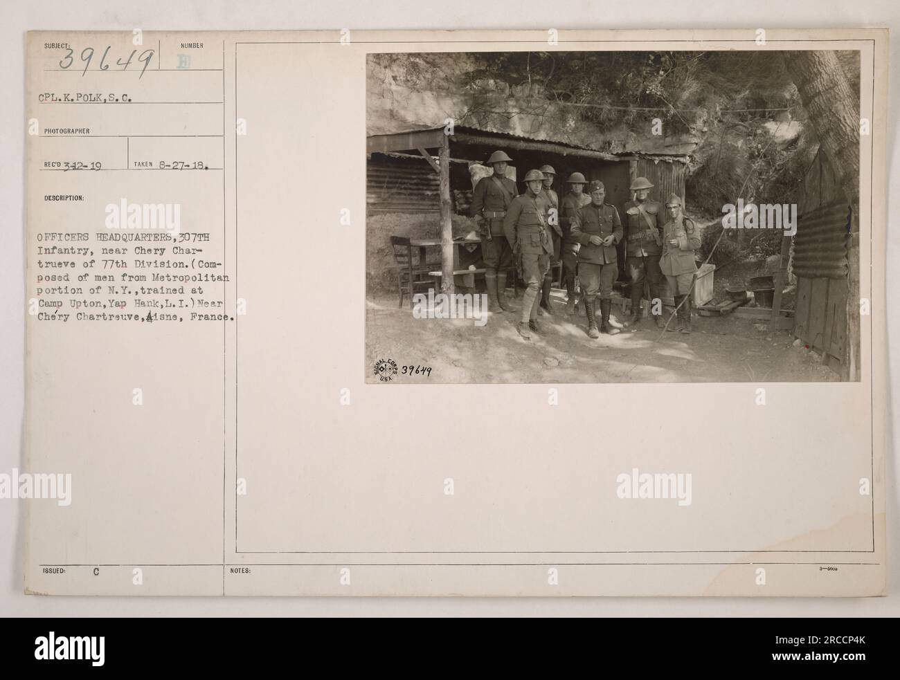 CPL.K. Polk, photographe pour l'armée américaine, a pris cette photo le 27 août 1918. L'image montre le quartier général des officiers de la 307e infanterie, qui faisait partie de la 77e division. Cette division était composée d'hommes de la région métropolitaine de New York et s'était entraînée au camp Upton à Yap Hank, long Island. L'emplacement de la photographie est près de Chery Chartreuve, France. Banque D'Images