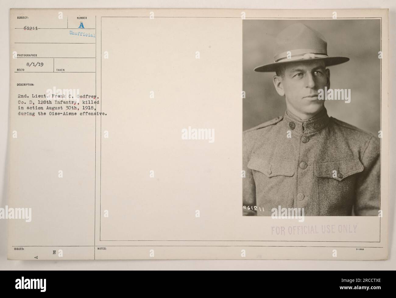 '2nd Lieut. Frank C. Godfrey, Co. D, 128e d'infanterie, est tué au combat le 30 août 1918, lors de l'offensive Oise-Aisne. Cette photographie, prise à une date inconnue, le montre en uniforme militaire. L'image a été émise le 1 août 1919 par un photographe anonyme. L'annotation @61211 indique qu'il s'agit d'un enregistrement non officiel et réservé à un usage officiel.' Banque D'Images