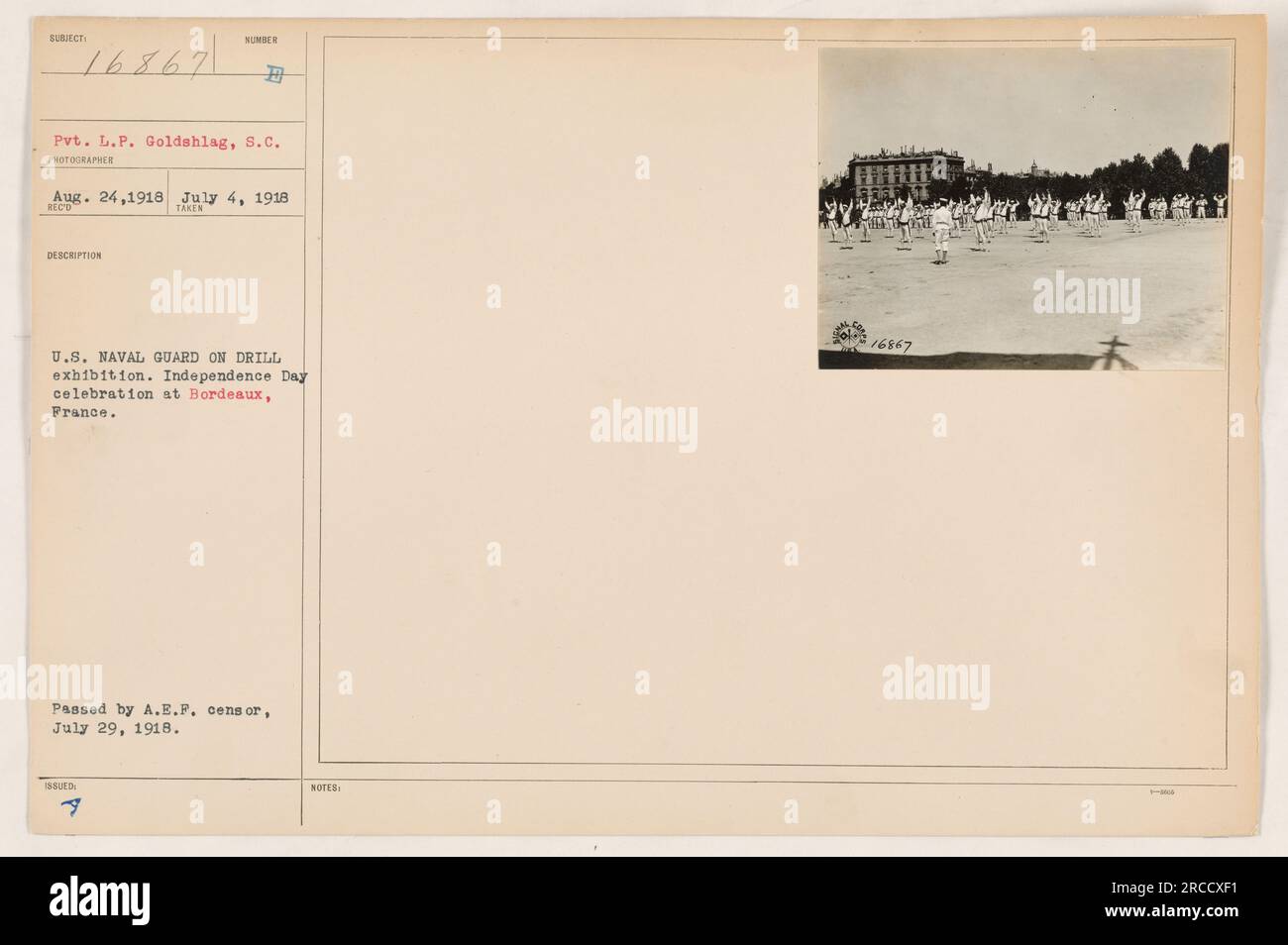 VP. L.P. Goldshlag des États-Unis La Garde navale a pris cette photo le 4 juillet 1918, lors d'un exercice d'exposition qui a eu lieu dans le cadre de la célébration du jour de l'indépendance à Bordeaux, en France. La photo a été émise par le censeur de l'A.E.F. le 29 juillet 1918, et porte le numéro 16867. Banque D'Images