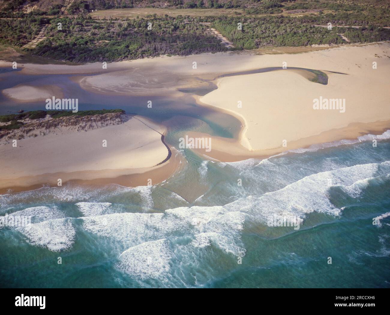 L'embouchure de la rivière Goukamma est située dans la zone marine protégée de Goukamma dans la section Garden route de la province du Cap occidental en Afrique du Sud. Banque D'Images