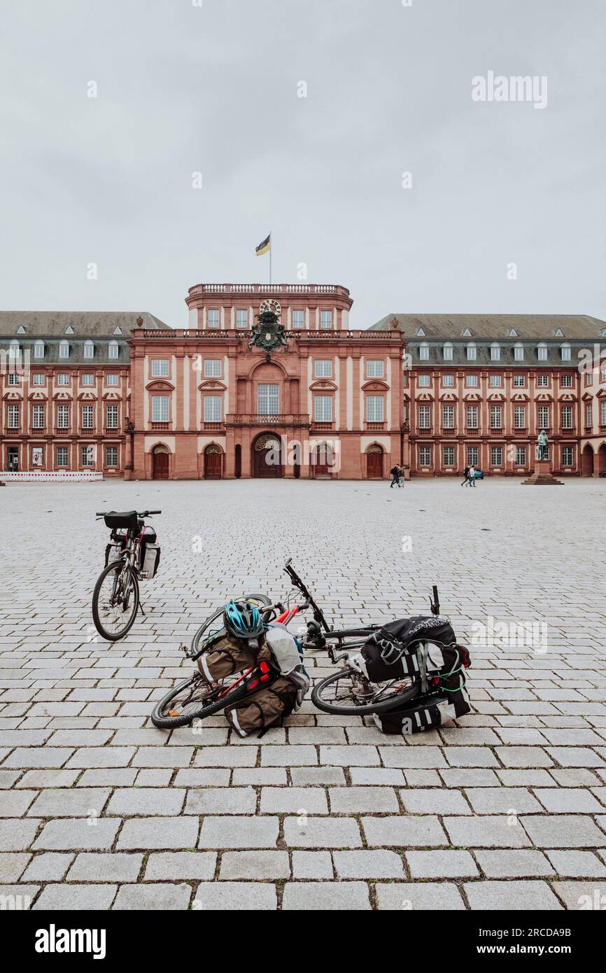Vélos à Mannheim Palace, Allemagne Banque D'Images