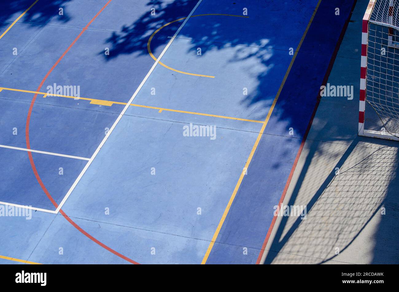 détail d'en haut d'un terrain avec but pour la pratique du futsal et du handball Banque D'Images