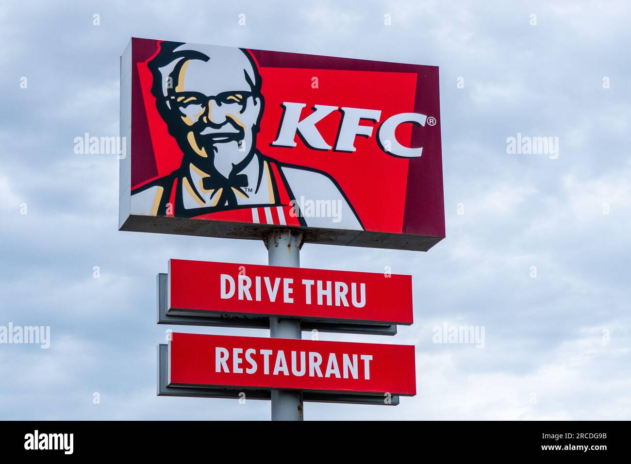 Gzira, Malte, 30 avril 2023. Enseigne du restaurant KFC mettant en vedette le colonel Sanders, Banque D'Images