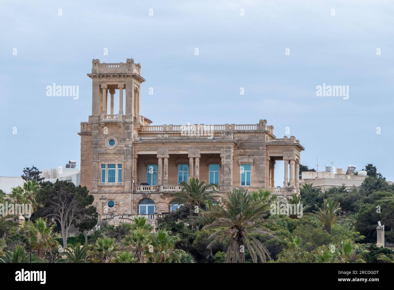 San Giljan, Malte, 30 avril 2023. Palazzo Villa Rosa est un hôtel de luxe situé dans de beaux jardins donnant sur la baie de St George. Banque D'Images