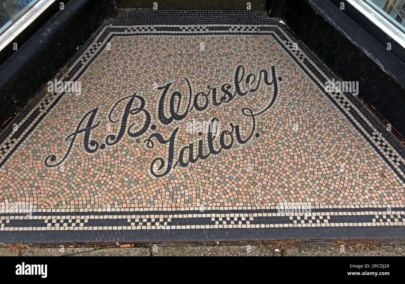 Porte d'entrée, AB Worsley Tailor, Northwich, The Bull Ring, Witton Street, Northwich, Cheshire, Angleterre, Royaume-Uni, CW9 5BY Banque D'Images