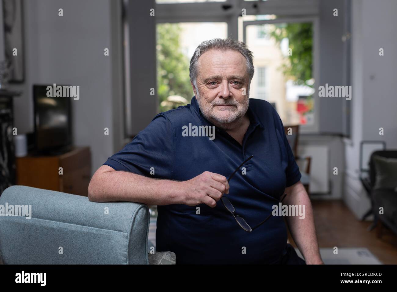Jullien Gaer, chirurgien cardiaque consultant, basé à l'hôpital Harefield, photographié à son domicile londonien. Banque D'Images