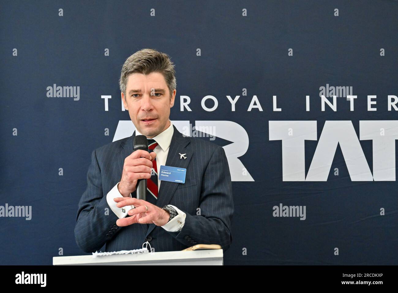 Fairford, Royaume-Uni. 14 juillet 2023. RAF Fairford, Fairford, Gloucestershire, Royaume-Uni le 14 2023 juillet. Edward Horne (Airbus) informe les médias sur la politique et les pratiques de développement durable impliquant les avions Airbus à usage militaire et civil au Royal International Air Show (riat) à RAF Fairford, Fairford, Gloucestershire, Royaume-Uni, le 14 2023 juillet. Crédit : Francis Knight/Alamy Live News Banque D'Images