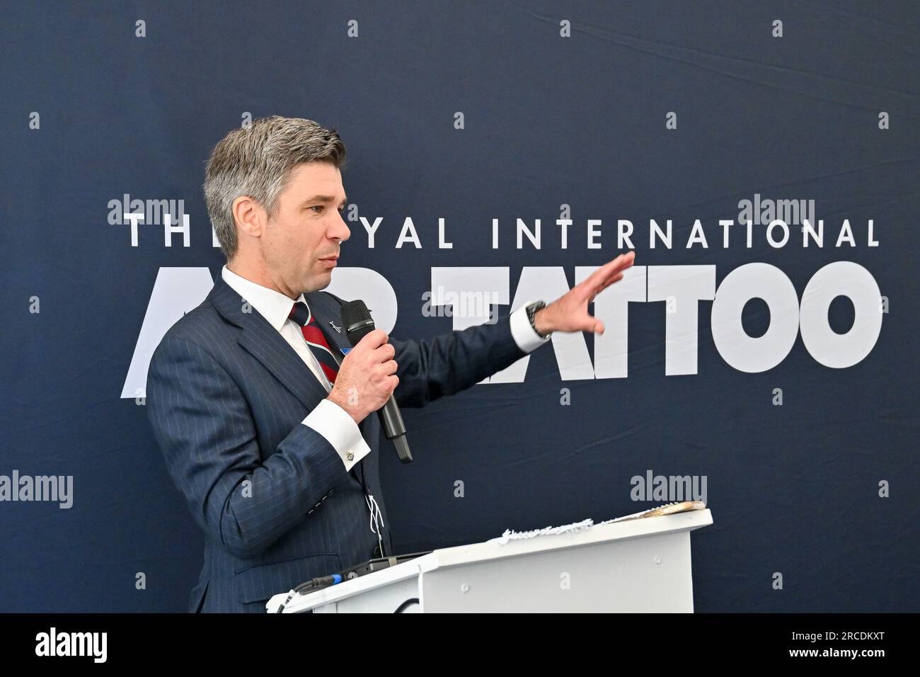 Fairford, Royaume-Uni. 14 juillet 2023. RAF Fairford, Fairford, Gloucestershire, Royaume-Uni le 14 2023 juillet. Edward Horne (Airbus) informe les médias sur la politique et les pratiques de développement durable impliquant les avions Airbus à usage militaire et civil au Royal International Air Show (riat) à RAF Fairford, Fairford, Gloucestershire, Royaume-Uni, le 14 2023 juillet. Crédit : Francis Knight/Alamy Live News Banque D'Images