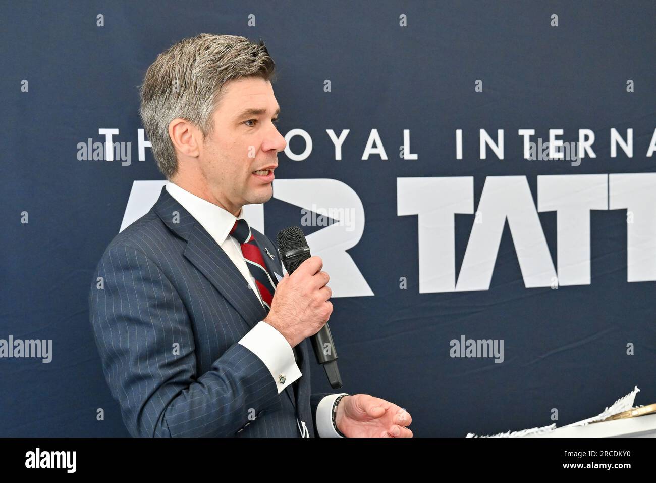 Fairford, Royaume-Uni. 14 juillet 2023. RAF Fairford, Fairford, Gloucestershire, Royaume-Uni le 14 2023 juillet. Edward Horne (Airbus) informe les médias sur la politique et les pratiques de développement durable impliquant les avions Airbus à usage militaire et civil au Royal International Air Show (riat) à RAF Fairford, Fairford, Gloucestershire, Royaume-Uni, le 14 2023 juillet. Crédit : Francis Knight/Alamy Live News Banque D'Images