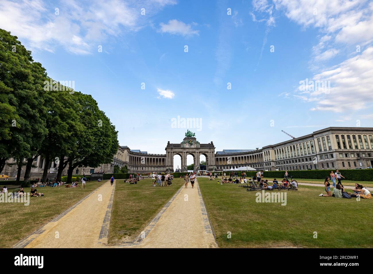 Bruxelles, Belgique, 23 juin 2023. Parc du Cinquantenaire avec l'Arc construit pour l'indépendance Beglian à Bruxelles. Photo de haute qualité Banque D'Images