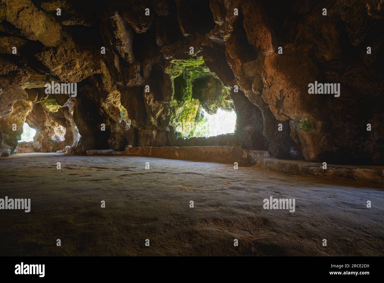 Grotto intérieur au parc génois (Parque Genoves) - Cadix, Andalousie, Espagne Banque D'Images