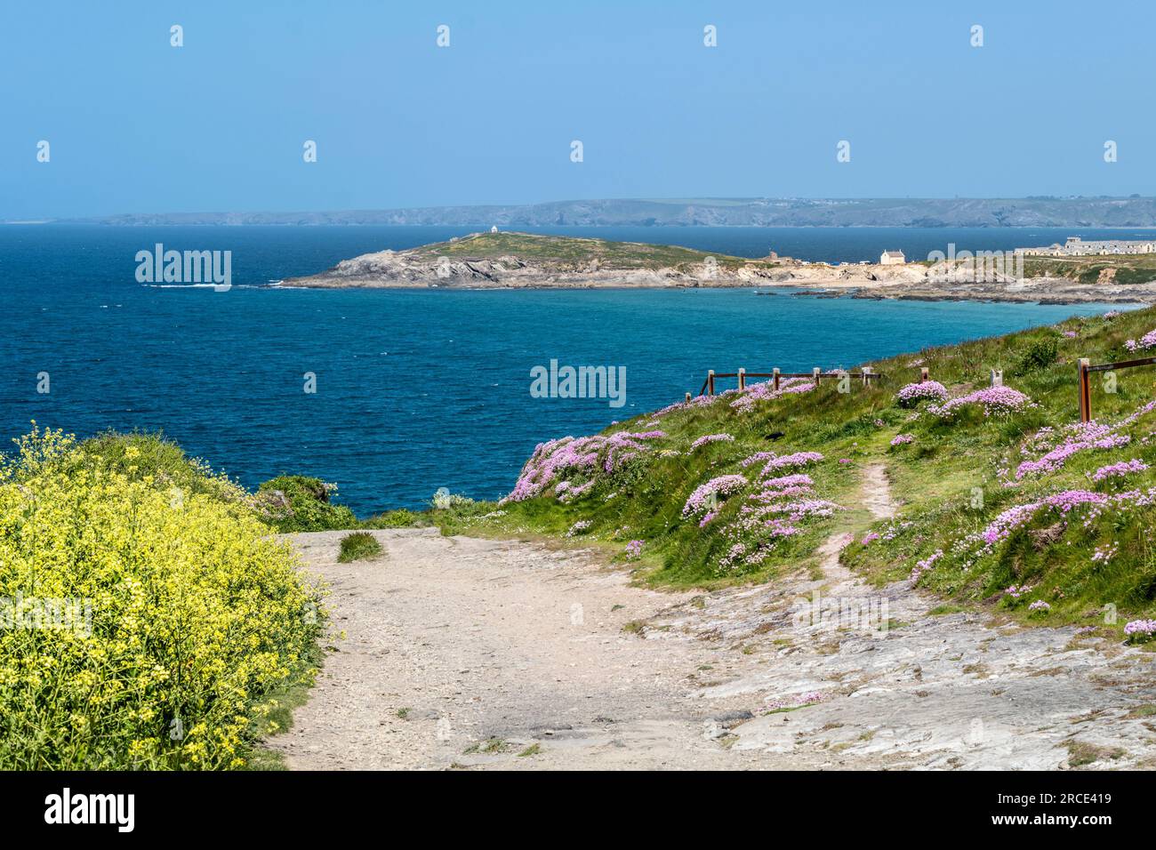 Le chemin de la côte menant à Fistral à Newquay, en Cornouailles, au Royaume-Uni, en Europe Banque D'Images