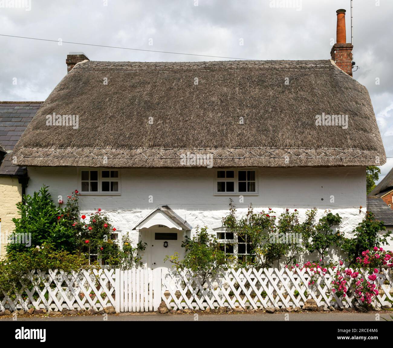 Jolie chaume historique dans le village d'Avebury, Wiltshire, Angleterre, Royaume-Uni Banque D'Images