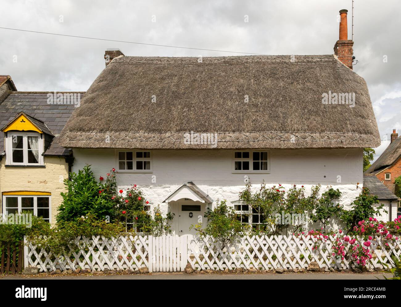Jolie chaume historique dans le village d'Avebury, Wiltshire, Angleterre, Royaume-Uni Banque D'Images