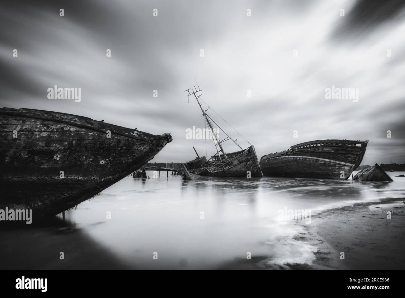 Navires de pêche échoués et abandonnés Banque D'Images