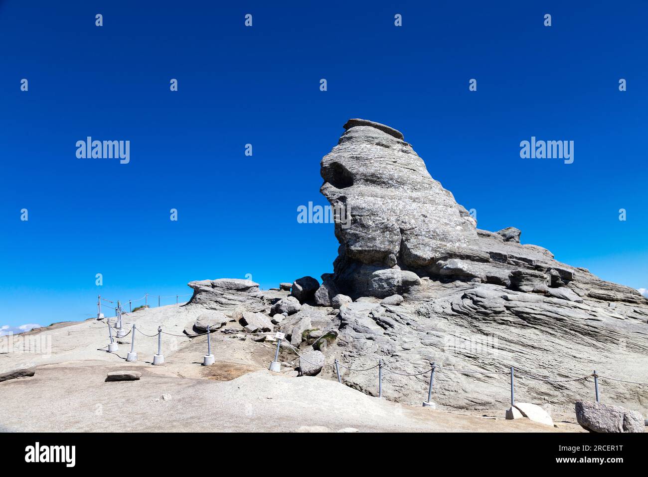 Formation rocheuse naturelle du Sphinx (Sfinxul) dans le Parc naturel de Bucegi, montagnes de Bucegi, Roumanie Banque D'Images