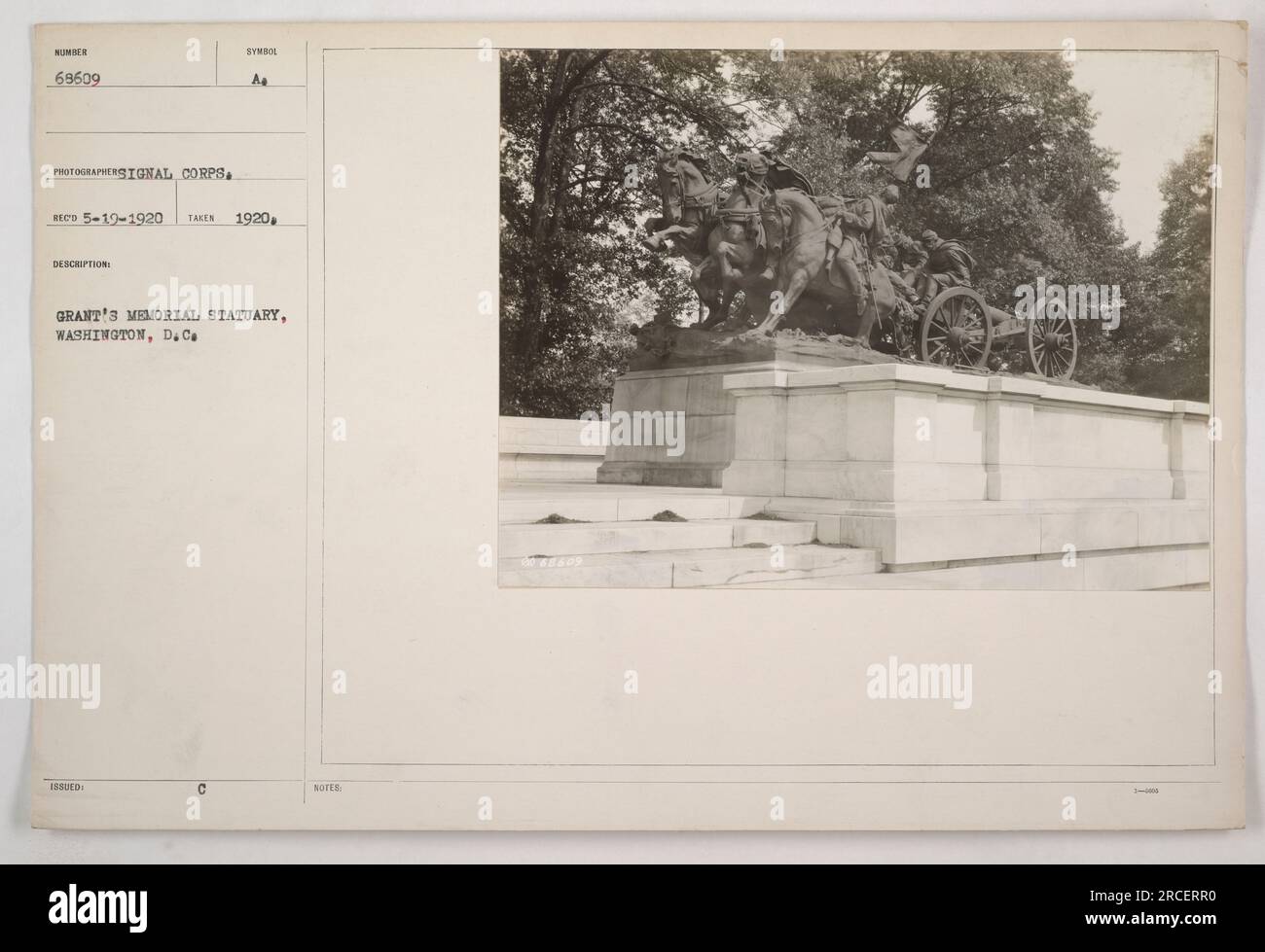 La photographie représente la statuaire commémorative de Grant à Washington, DC L'image a été prise par le signal corps en 1920. La statue symbolise un aspect de l'héritage d'Ulysses S. Grant. L'image est numérotée 69609 et a été publiée en 1920. Il y a des notes supplémentaires pour référence mentionnant le numéro 68609. Banque D'Images