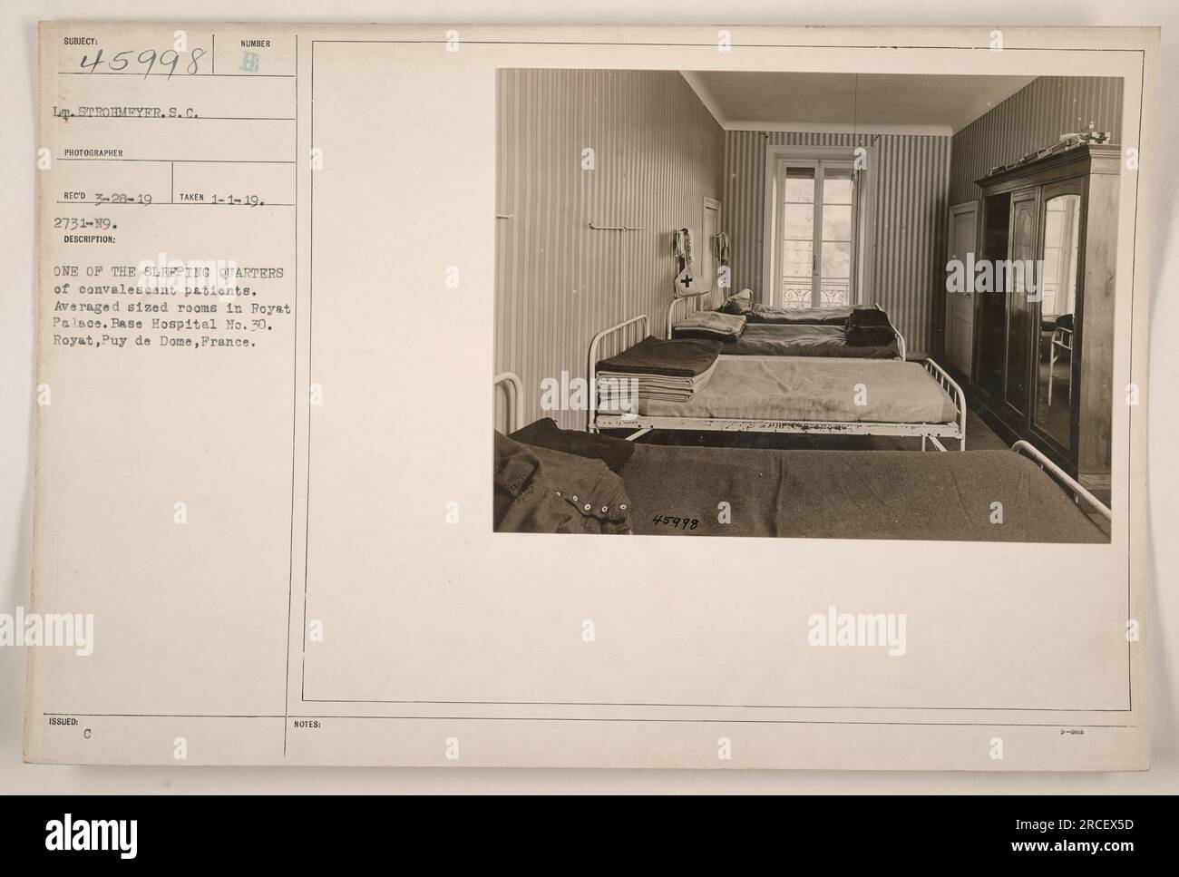 Chambres de couchage des patients convalescents à l'hôpital de base n° 30. La photo montre des chambres de taille moyenne dans le Palais Royat à Royat, Puy de Dôme, France. La photographie a été prise par le photographe L. Strohmeyer le 1 janvier 1919. LE NUMÉRO B de l'ISSU est 2731-19. (459991 L. STROHMEYER.S.C. PHOTOGRAPHE REED 3-29-19 PRISE 1-1-19) Banque D'Images
