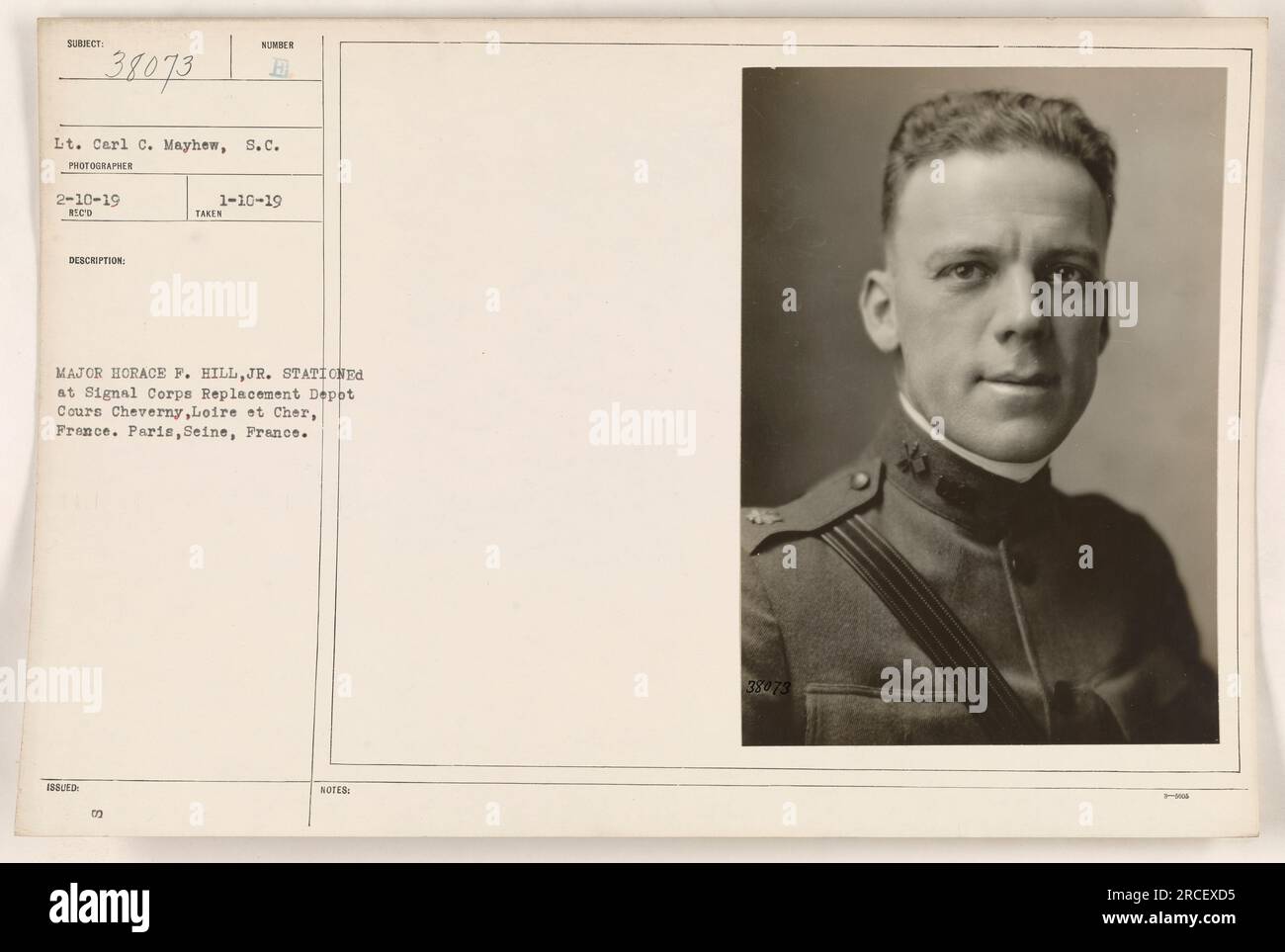 Le lieutenant Carl C. Mayhew du signal corps est photographié au dépôt de remplacement du signal corps cours Cheverny, Loire et cher, France. L'image a été prise le 10 février 1919 par le major Horace F. Hill Jr L'emplacement à Paris, Seine, France. Notes : numéro émis 1-10-19, photographe 111-SC-38073. Banque D'Images