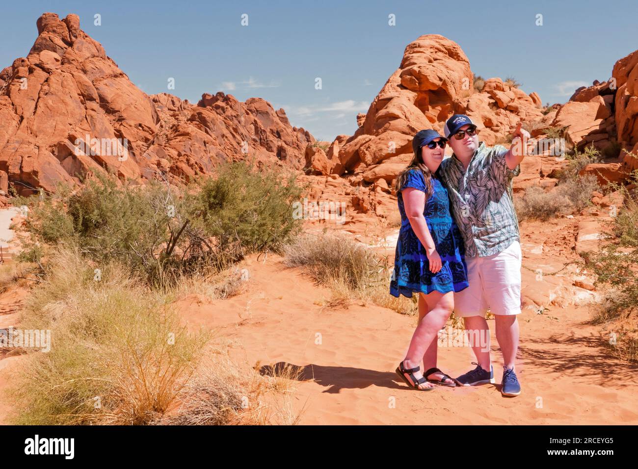 'Touristes visitant la vallée de feu' Nevada États-Unis Banque D'Images