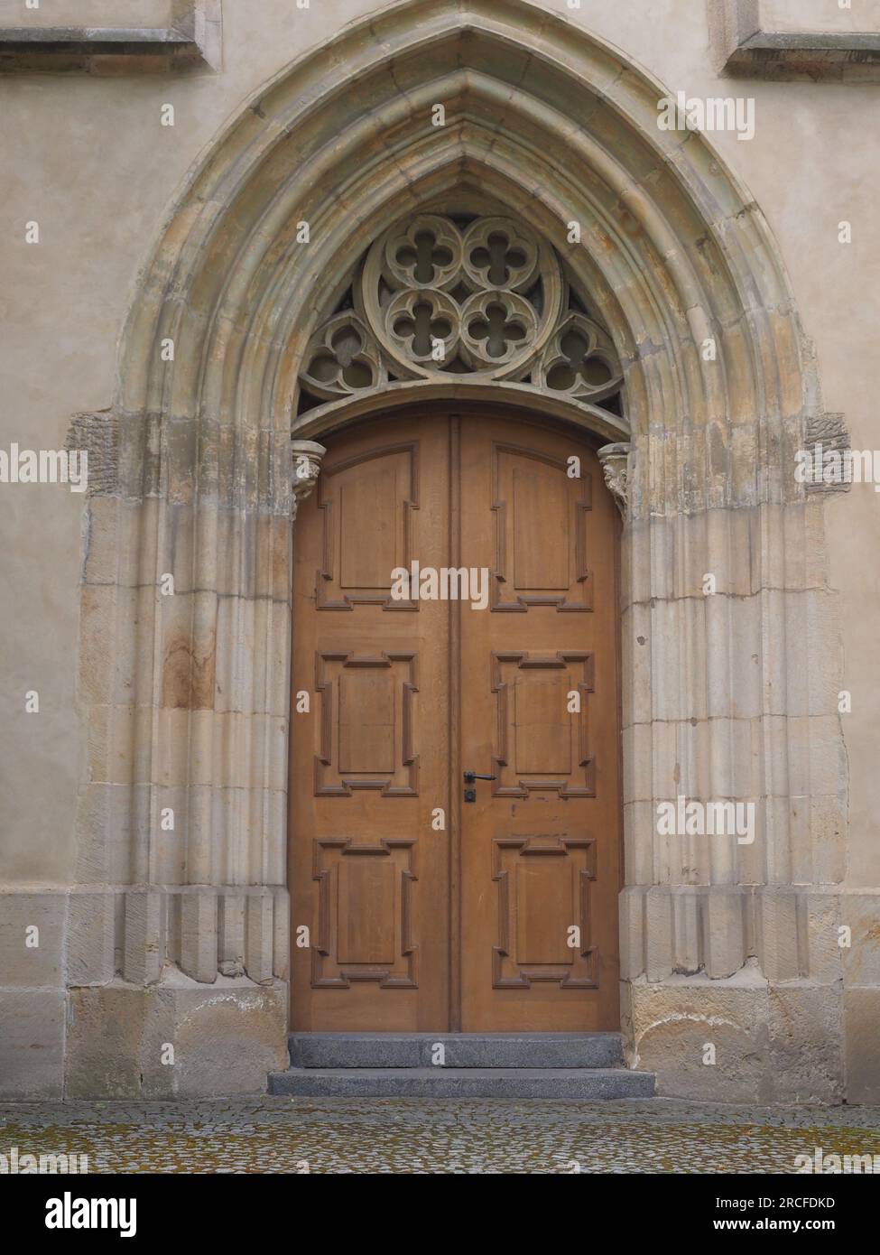 Porte en bois avec ornements gothiques - Monastère Emmaus, Prague Czec Banque D'Images