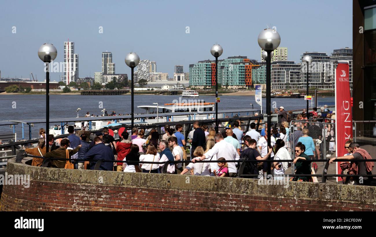 En dehors de Nando's Restaurant Greenwich Pier Londres Royaume-Uni Banque D'Images