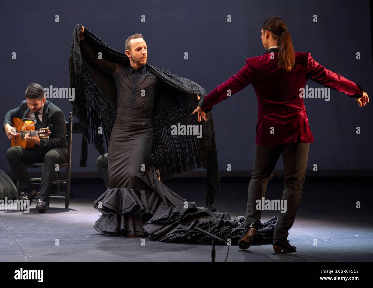 Festival de Flamenco 2023, Sadlers Wells, Londres, Royaume-Uni. 14 juillet 2023. GALA FLAMENCA (14-15 juillet) est la production intergénérationnelle exclusivement masculine avec Manuel Liñán, Alfonso de Losa, El Yiyo et Carrete de Málaga. Liñán revient à Sadler's Wells après le célèbre ¡Viva! En 2022, avec Alfonso de Losa. Les deux portent leur réputation de mavericks du monde du flamenco pour regarder au-delà du genre dans cette pièce et projeter toute l'histoire du flamenco sur leur propre corps. Ils sont rejoints par le talent de 27 ans Miguel Fernández Ribas, connu sous le nom d'El Yiyo. Crédit : Malcolm Park/Alamy Live News Banque D'Images