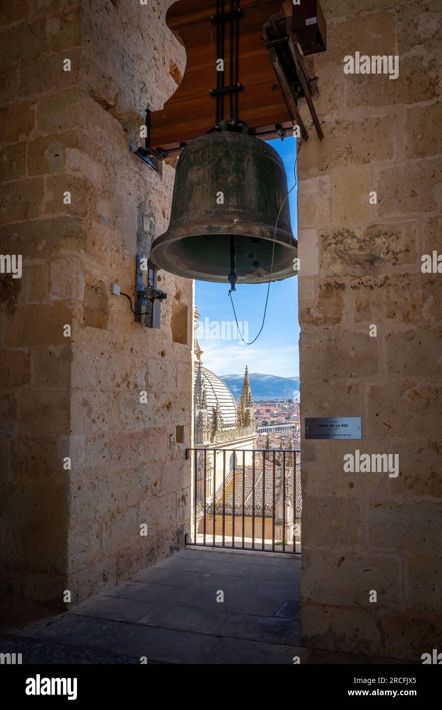 Cloche Maria de la Paz au clocher de la cathédrale de Ségovie - Ségovie, Espagne Banque D'Images