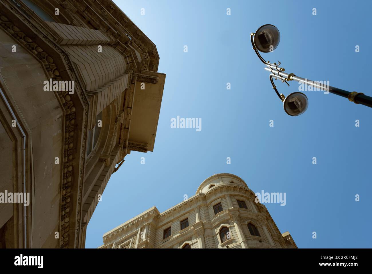 aku, Azerbaïdjan - 26 juin 2023 : plongez dans l'architecture complexe et les trésors cachés des ruelles de Bakou. Cette série de photographies capture le u Banque D'Images