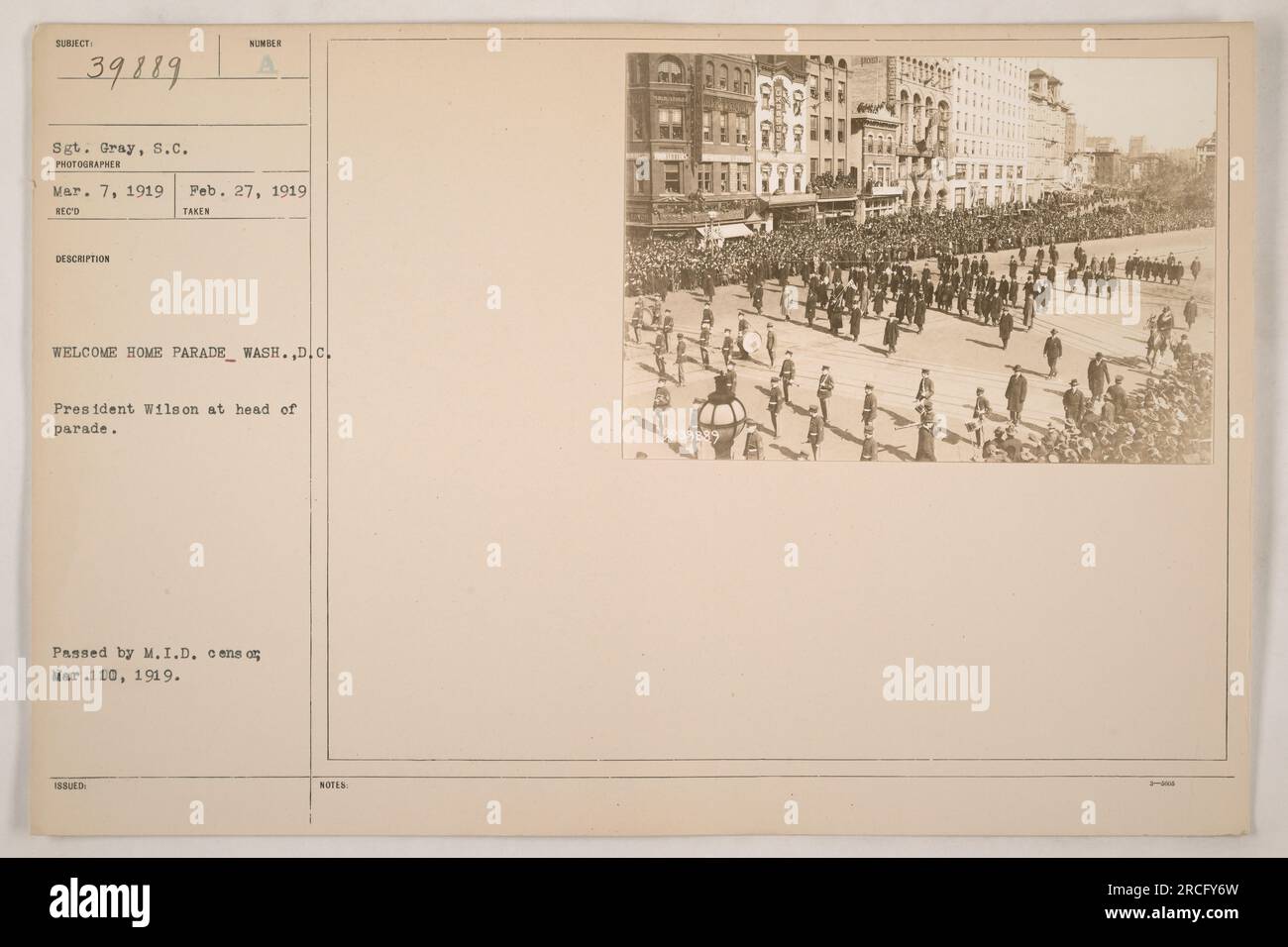 Le président Wilson dirige un défilé de bienvenue à Washington, D.C. le 7 mars 1919. Le sergent Gray a assisté au défilé et a été capturé par un photographe le 27 février 1919. La photographie a ensuite été publiée sous le numéro 55737 F se OAS le 0. Banque D'Images