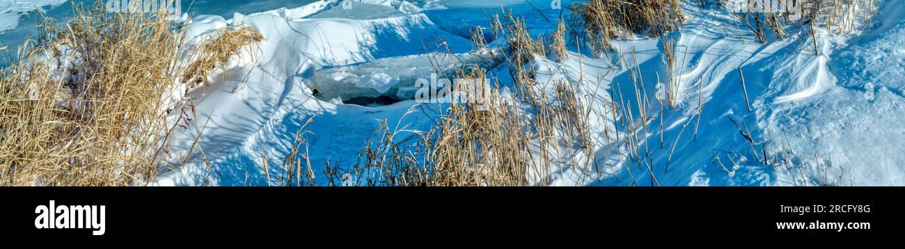 Vue à angle élevé de la rivière gelée Banque D'Images