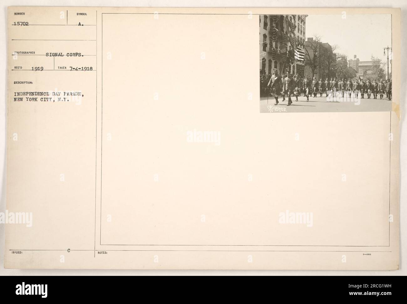 Soldats marchant lors de la parade du jour de l'indépendance à New York le 4 juillet 1918. La photo a été prise par le signal corps et est numérotée 15702. Banque D'Images