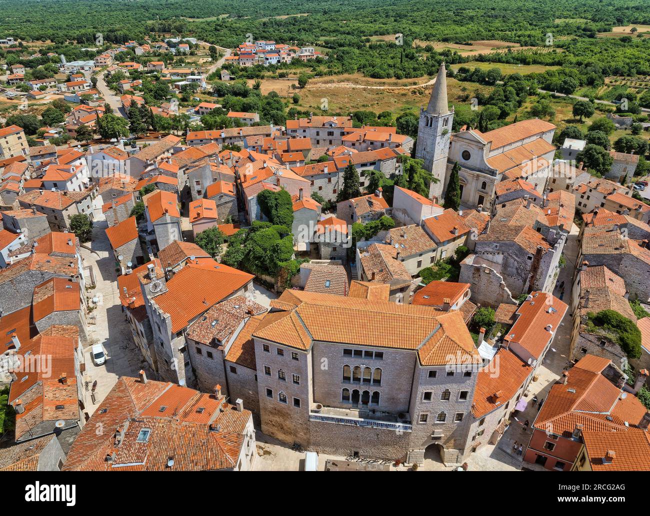 Vue aérienne du noyau historique de Bale avec l'église Virgin Mary Banque D'Images