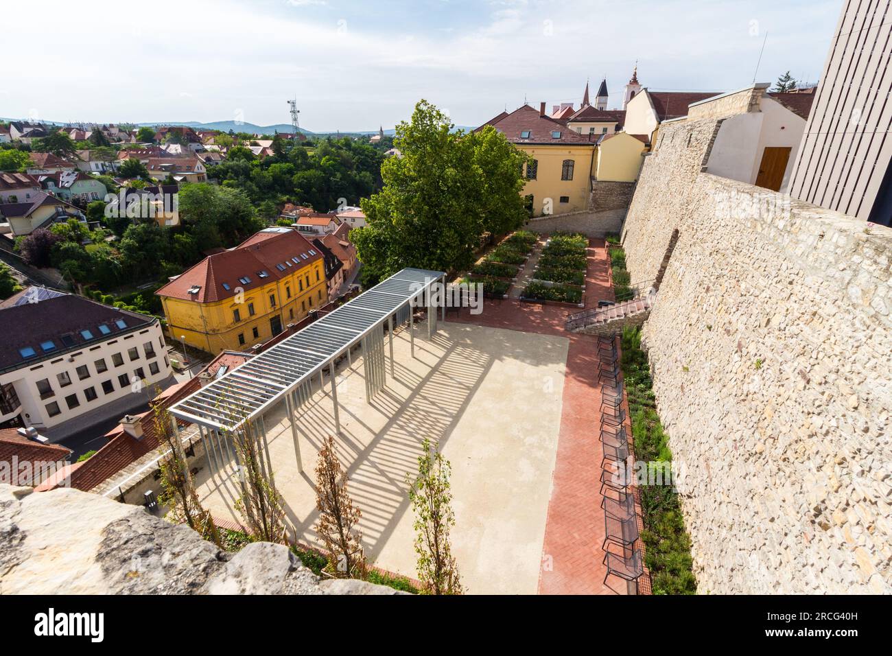 Terrasse d'observation moderne dans le quartier du château, Veszprem, Hongrie Banque D'Images