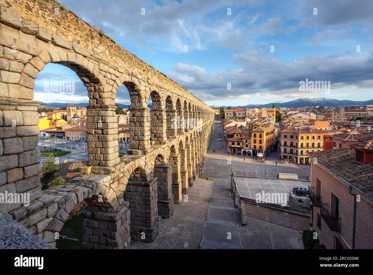 Aqueduc de Ségovie et Plaza del Azoguejo Square - Ségovie, Espagne Banque D'Images