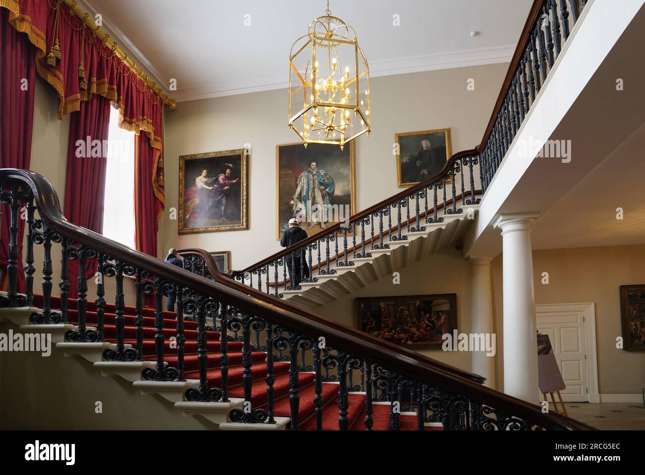 Élégant escalier principal menant au Dublin Castle Museum Banque D'Images