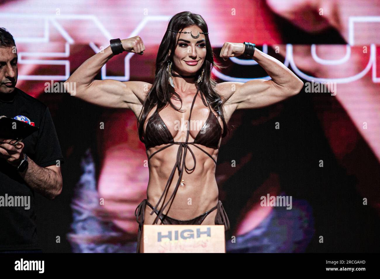 Dublin, Irlande, Irlande. 14 juillet 2023. DUBLIN, IRLANDE - juillet 14 : (G-D) Whitney Johns pose pour les photos pendant les pesées avant la demi-finale du tournoi de boxe d'influence High Stakes le 14 juillet 2023 à Dublin, Irlande. (Photo Danilo Fernandes/PxImages) crédit : PX Images/Alamy Live News Banque D'Images