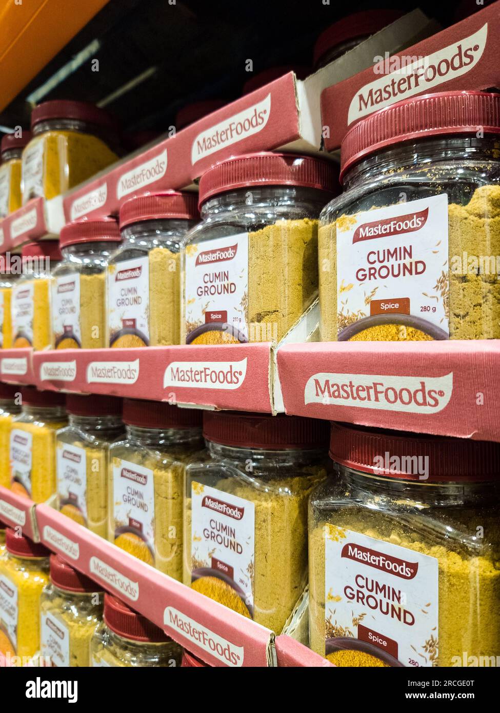 Auckland, Nouvelle-Zélande - 30 juin 2023 : cumin moulu de Materfood en vente dans le seul magasin Costco de Nouvelle-Zélande qui a ouvert ses portes en septembre 2022. Banque D'Images