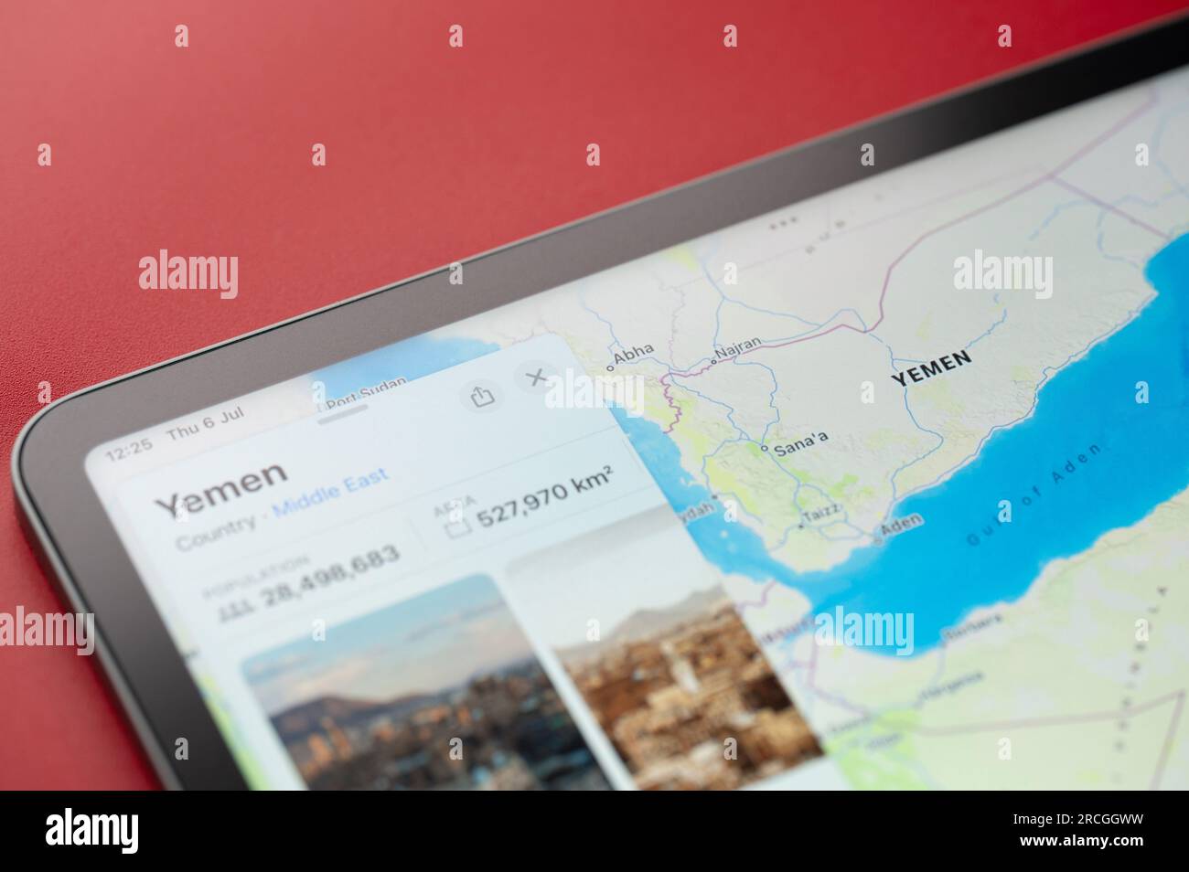 New York, États-Unis - 6 juillet 2023 : Yémen sur les cartes de pomme en ligne dans l'écran de tablette ipad vue rapprochée Banque D'Images