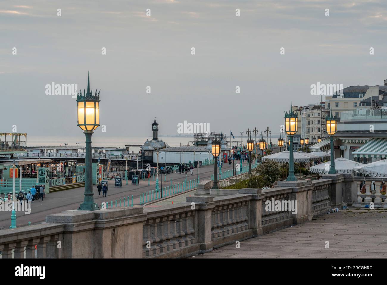 Madeira Drive, front de mer de Brighton au crépuscule, Brighton et Hove, East Sussex, Angleterre, Royaume-Uni Banque D'Images