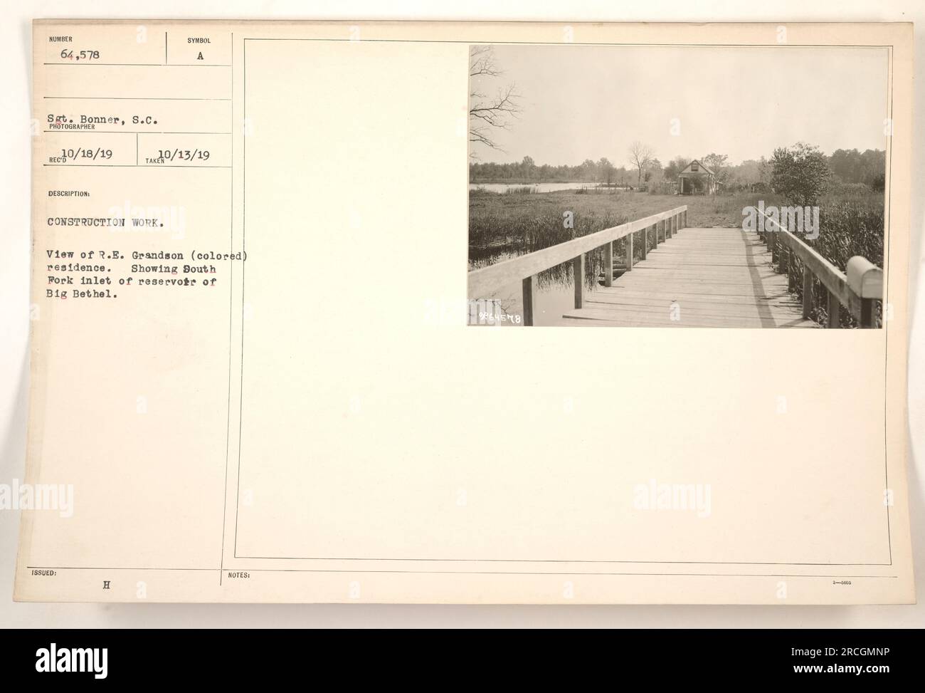 Travaux de construction en cours à la résidence de R.E. Petit-fils (coloré), montrant l'entrée South Fork du réservoir de Big Bethel. La photo a été prise par le sergent Bonner le 18 octobre 1919, avec la description et les détails de délivrance mentionnés ci-dessus. Les notes comprennent le numéro de référence 6458. Banque D'Images