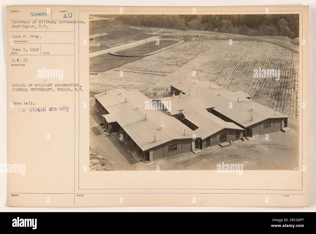 Salle de mess à l'École d'aéronautique militaire, Université Cornell, Ithaca, New York Photographie prise par John P. Troy, directeur de l'aéronautique militaire à Washington, D.C. L'image a été prise le 5 juin 1918. Cette photo fait partie d'une collection représentant les activités militaires américaines pendant la première Guerre mondiale. Banque D'Images