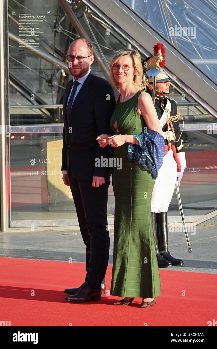 Paris, France. 14 juillet 2023. La ministre française de la transition énergétique, Agnès Pannier-Runacher, et son partenaire Nicolas Bays, ancien député français, arrivent à un dîner en l'honneur du Premier ministre indien au Musée du Louvre à Paris, France, le 14 juillet 2023. Une photo de Tomas Stevens/ABACAPRESS.COM crédit : Abaca Press/Alamy Live News Banque D'Images