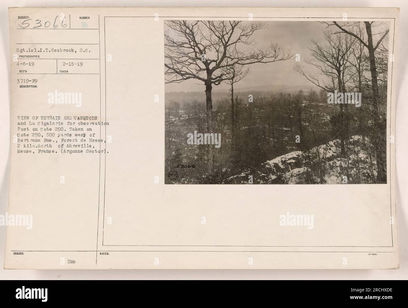 Vue du terrain et des emplacements stratégiques dans le secteur Argonne pendant la première Guerre mondiale La photographie montre le poste d'observation sur la Côte 290, capturant la vue de Vauquois et la Cigalerie. Prise par le Sgt.lel.I.T.Seabrook, S.C. le 8 avril 1919. Banque D'Images