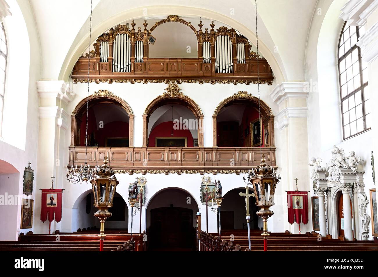 Artstetten, Basse-Autriche, Autriche. 05 juillet 2023. Église de St. James l'ancien. Prière et galerie de musique dans l'église Banque D'Images