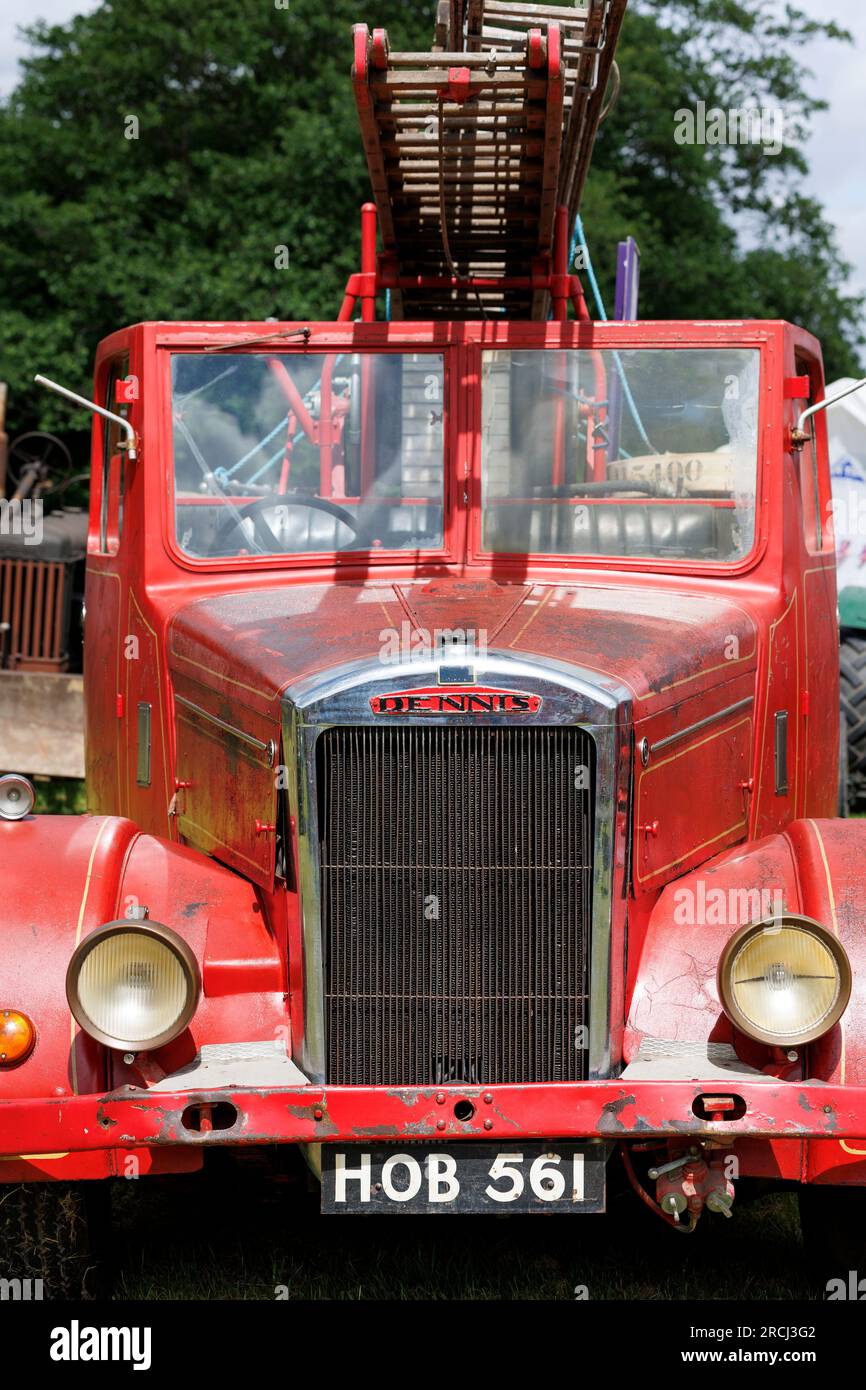 Vintage Dennis Fire Engine au Neath Steam and Vintage show Neath et Port Talbot Wales Banque D'Images