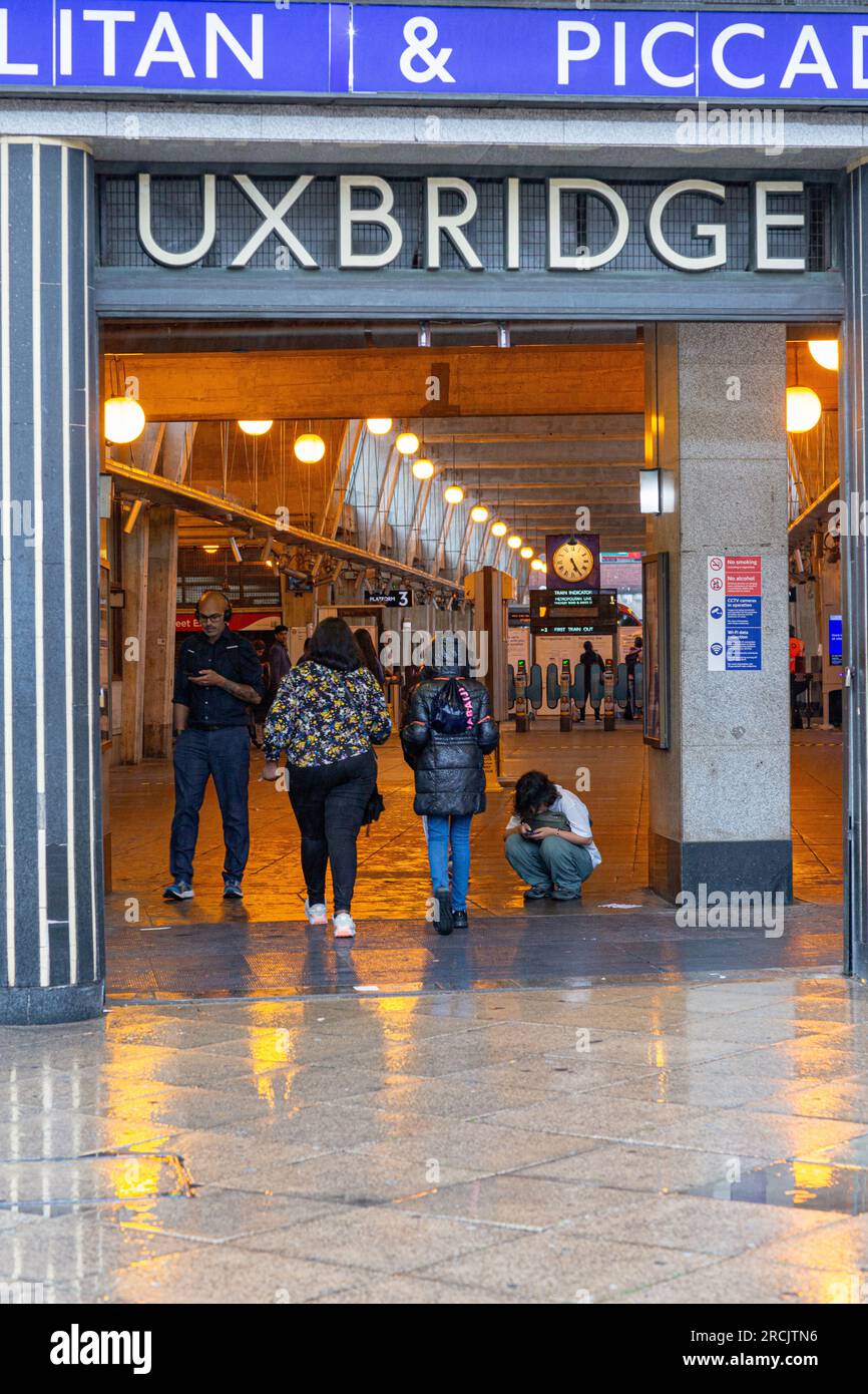 Uxbridge, Angleterre. 14 juillet 2023. Gare d'Uxbridge dans l'ancienne circonscription de Boris Johnson.Une élection partielle pour la circonscription parlementaire britannique d'Uxbridge et South Ruislip est prévue pour le 20 juillet 2023, suite à la démission de l'ancien Premier ministre Boris Johnson comme député le 12 juin.crédit : Horst Friedrichs/Alamy Live Banque D'Images